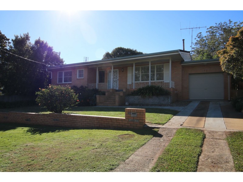 35 Range Street, Mount Lofty QLD 4350