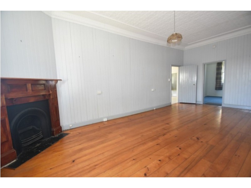 716 Ruthven Street, South Toowoomba QLD 4350