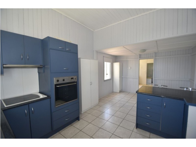 716 Ruthven Street, South Toowoomba QLD 4350