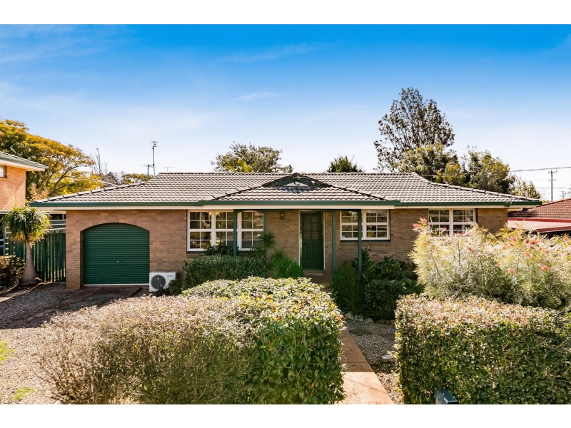 9 Cleary Street, Centenary Heights QLD 4350