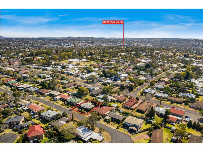 9 Cleary Street, Centenary Heights QLD 4350