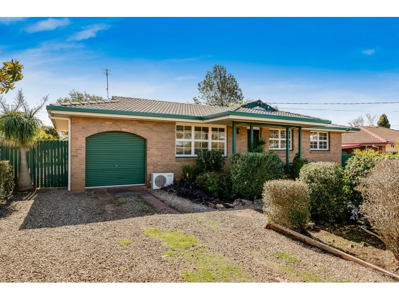 9 Cleary Street, Centenary Heights QLD 4350