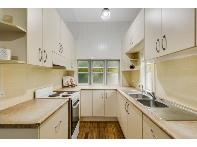 6 Perry Street, Harlaxton QLD 4350
