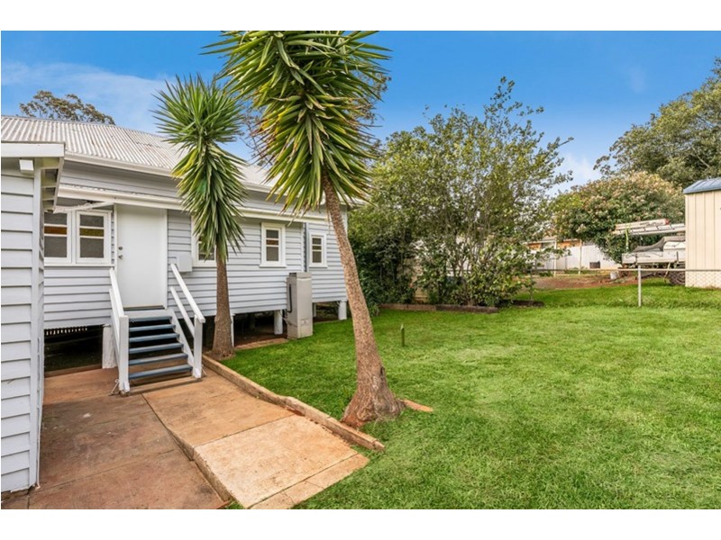 6 Perry Street, Harlaxton QLD 4350
