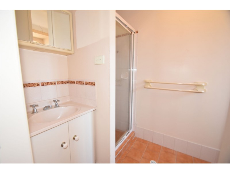 1/314 West Street, Kearneys Spring QLD 4350