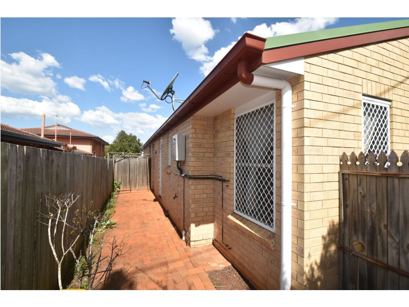 1/314 West Street, Kearneys Spring QLD 4350