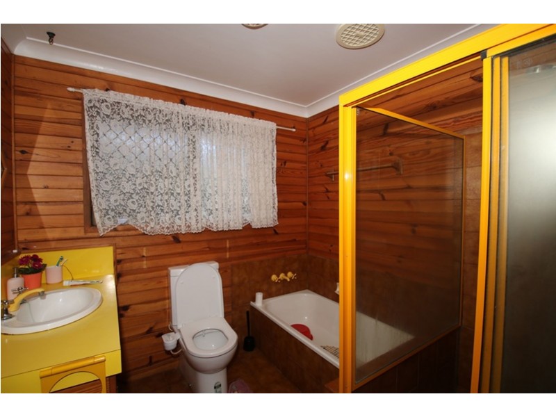 2 Claire Street, Centenary Heights QLD 4350