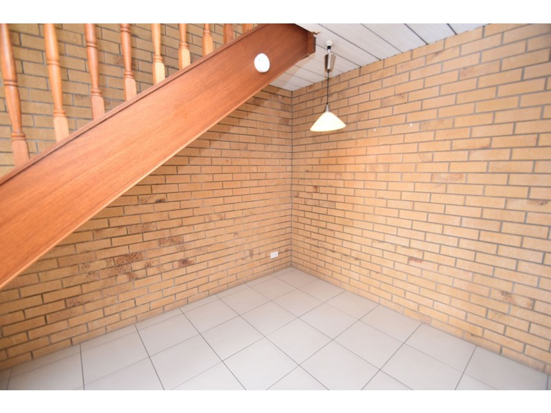 2/17 Hoepper Street, Kearneys Spring QLD 4350
