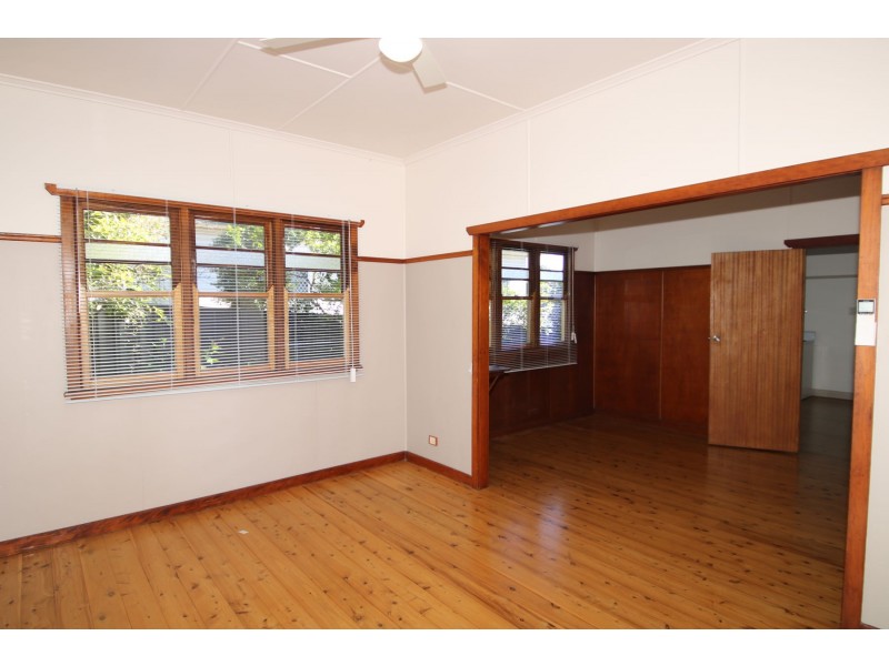 23 Tolmie Street, South Toowoomba QLD 4350