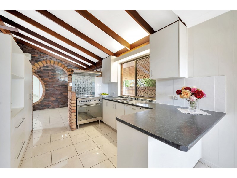 9 Diane Court, Centenary Heights QLD 4350