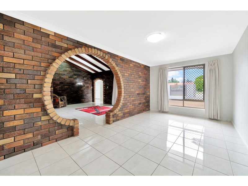 9 Diane Court, Centenary Heights QLD 4350