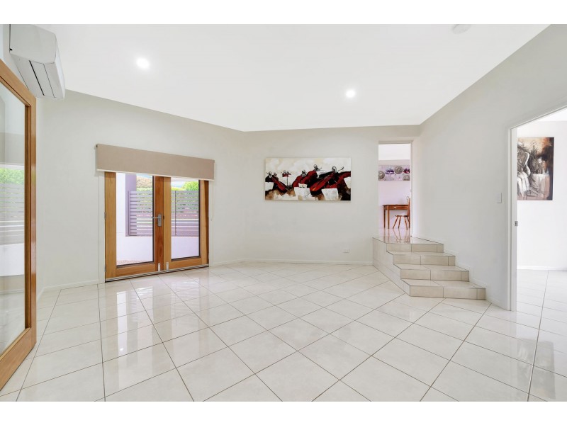 9 Diane Court, Centenary Heights QLD 4350