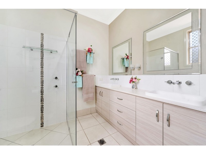 9 Diane Court, Centenary Heights QLD 4350