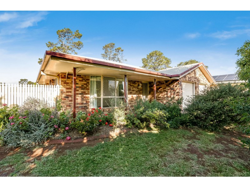 16 Emma Drive, Kearneys Spring QLD 4350