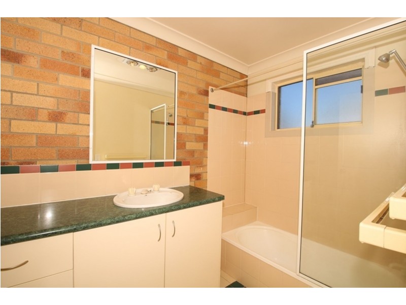 3/248 James Street, Harristown QLD 4350