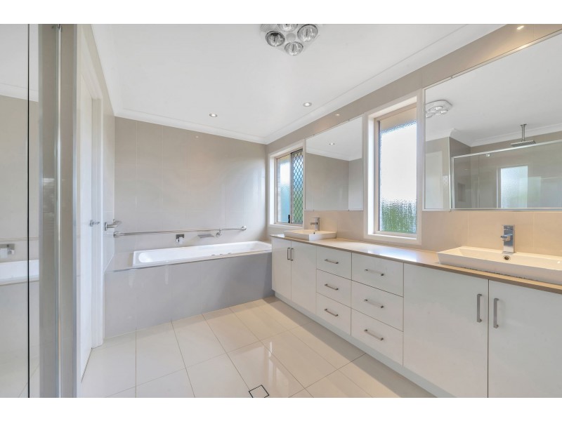 5 Coverack Street, Kleinton QLD 4352