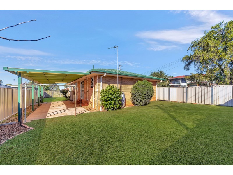 3 Blaxland Street, Newtown QLD 4350