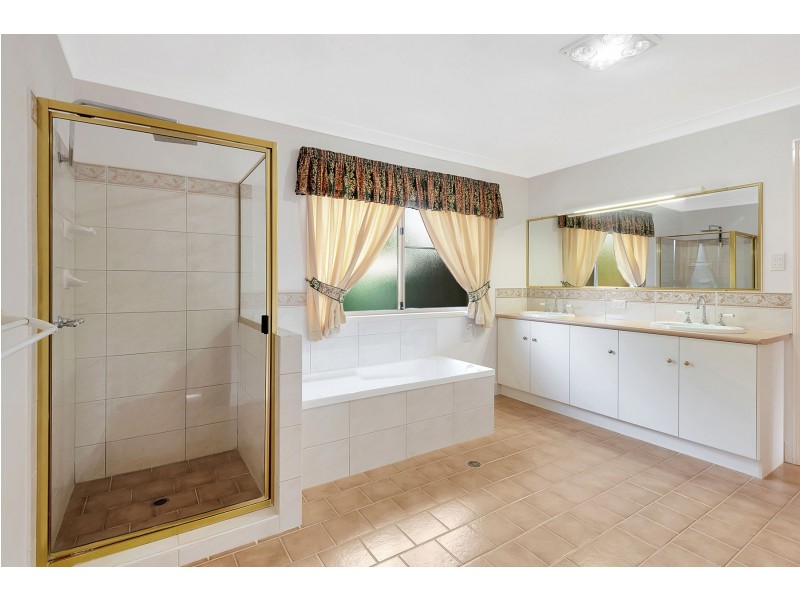 4 Jackson Close, Hodgson Vale QLD 4352