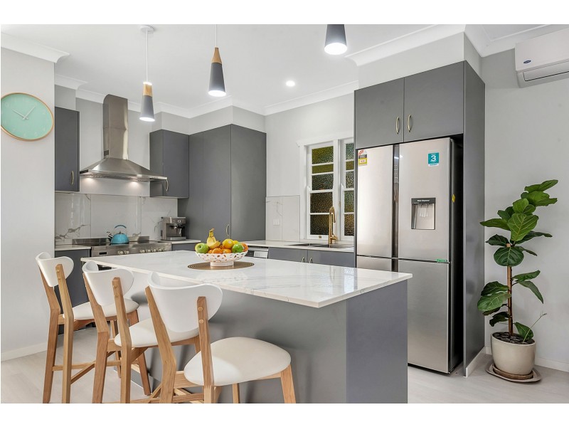 10 Bernard Street, Newtown QLD 4350