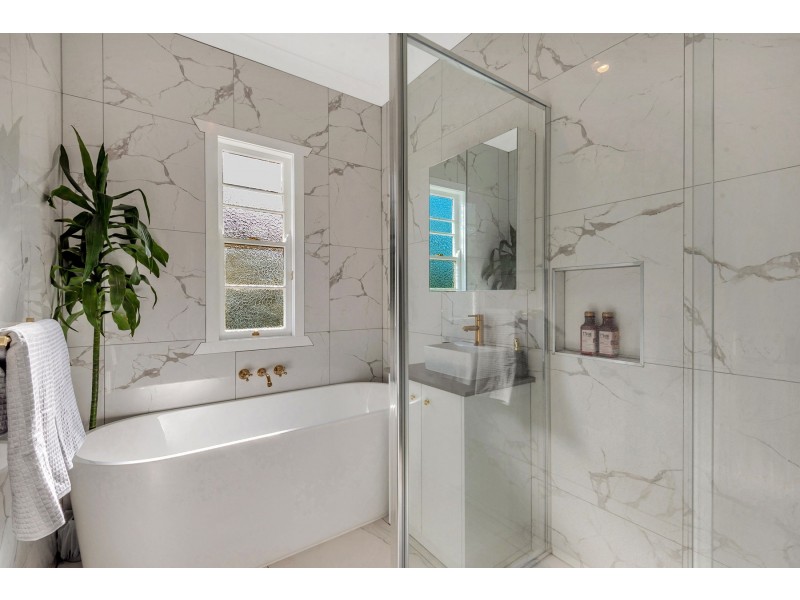 10 Bernard Street, Newtown QLD 4350