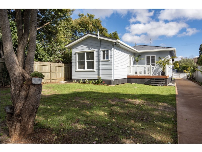 10 Bernard Street, Newtown QLD 4350