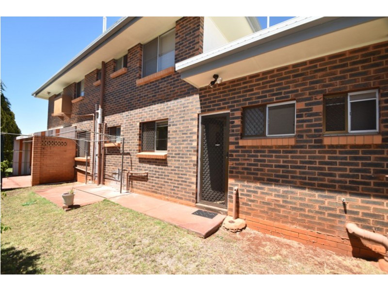 11/335 West Street, Harristown QLD 4350