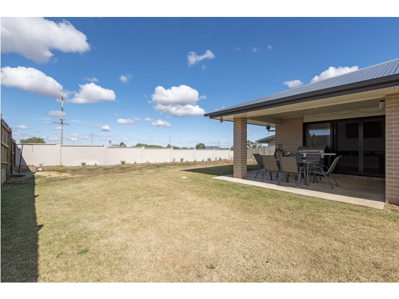 22 Hannaford Crescent, Wyreema QLD 4352