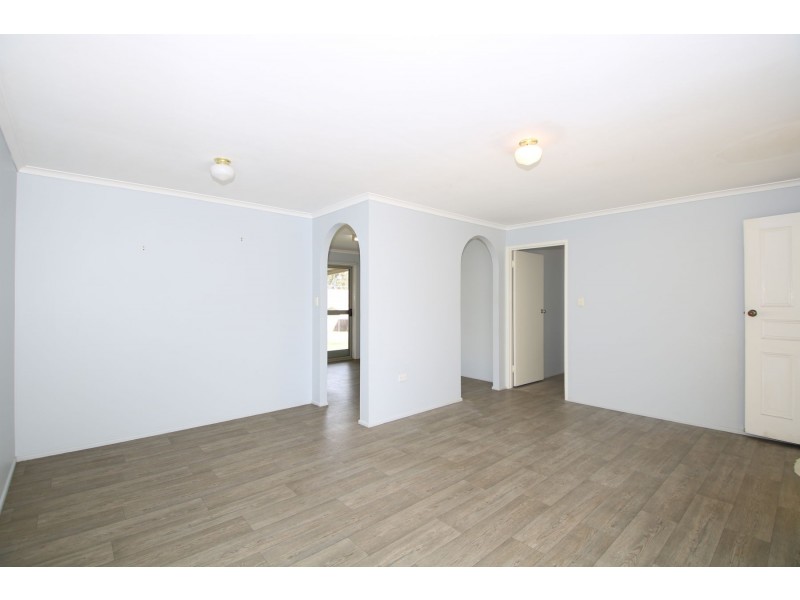 8 Hinkler Crescent, Wilsonton QLD 4350