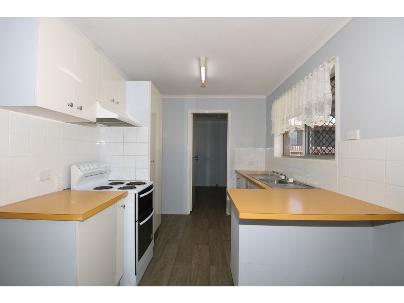 8 Hinkler Crescent, Wilsonton QLD 4350