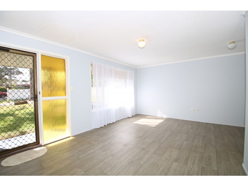 8 Hinkler Crescent, Wilsonton QLD 4350