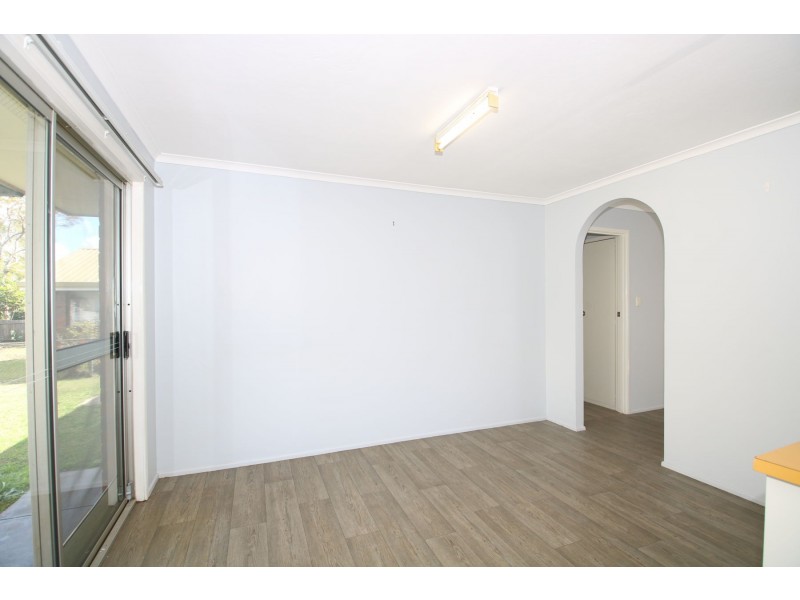 8 Hinkler Crescent, Wilsonton QLD 4350