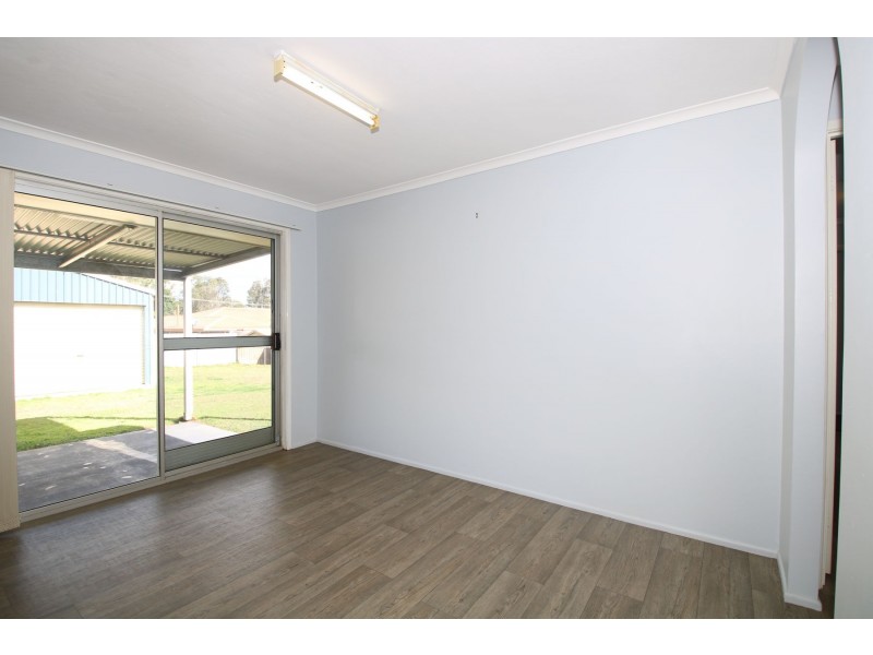 8 Hinkler Crescent, Wilsonton QLD 4350