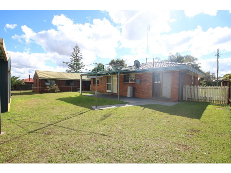 8 Hinkler Crescent, Wilsonton QLD 4350