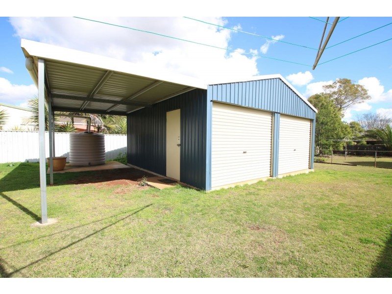 8 Hinkler Crescent, Wilsonton QLD 4350