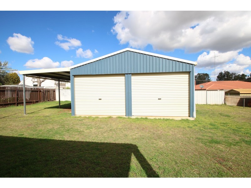 8 Hinkler Crescent, Wilsonton QLD 4350