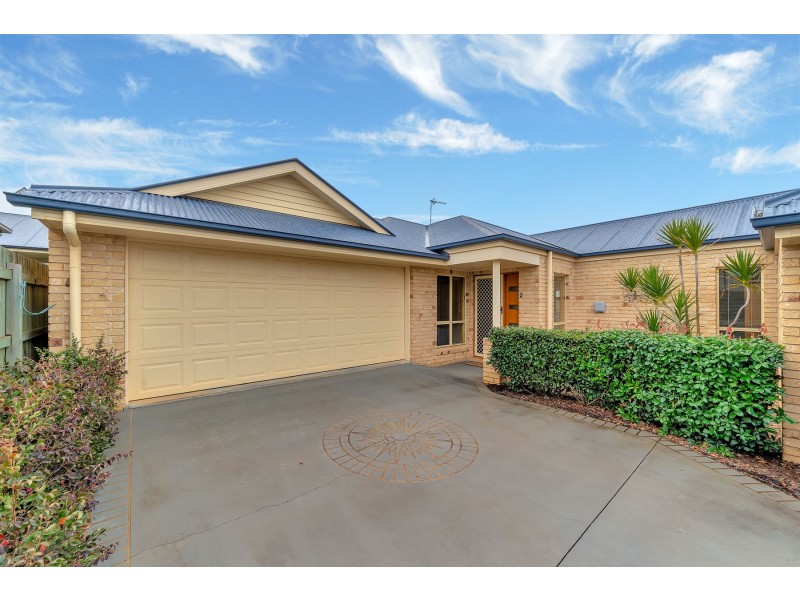2/9 Sambar Court, Kearneys Spring QLD 4350