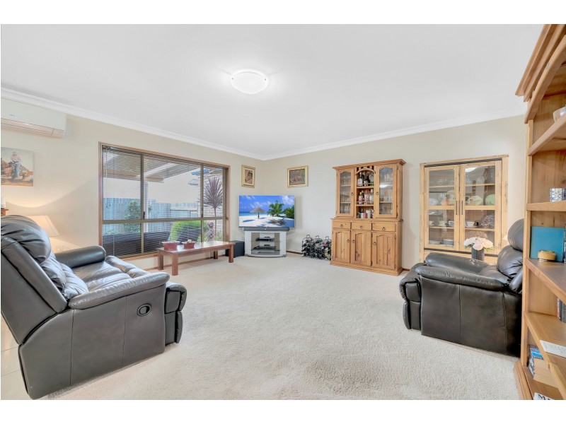 2/9 Sambar Court, Kearneys Spring QLD 4350