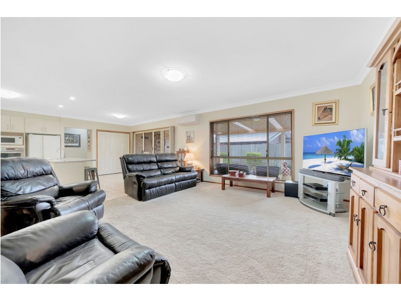 2/9 Sambar Court, Kearneys Spring QLD 4350