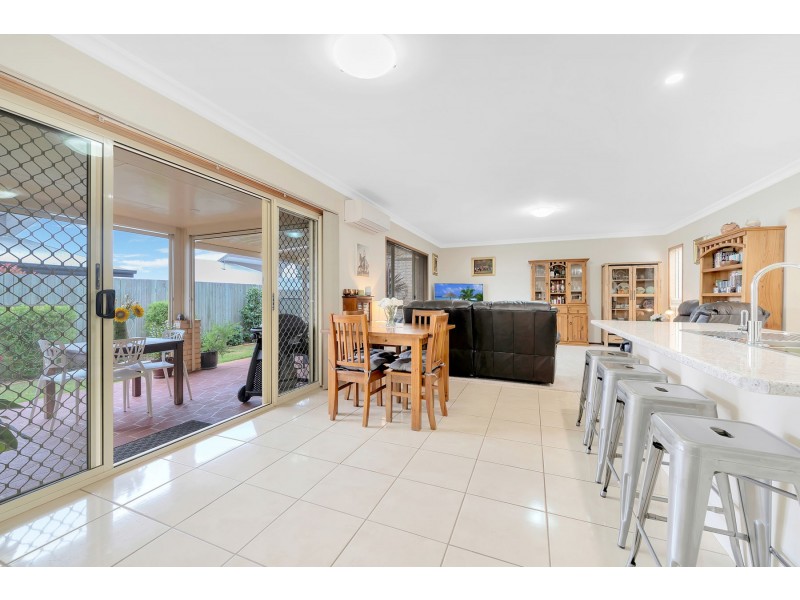 2/9 Sambar Court, Kearneys Spring QLD 4350