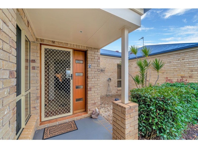2/9 Sambar Court, Kearneys Spring QLD 4350