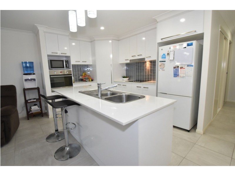 5/8 Lovejoy Court, Kearneys Spring QLD 4350