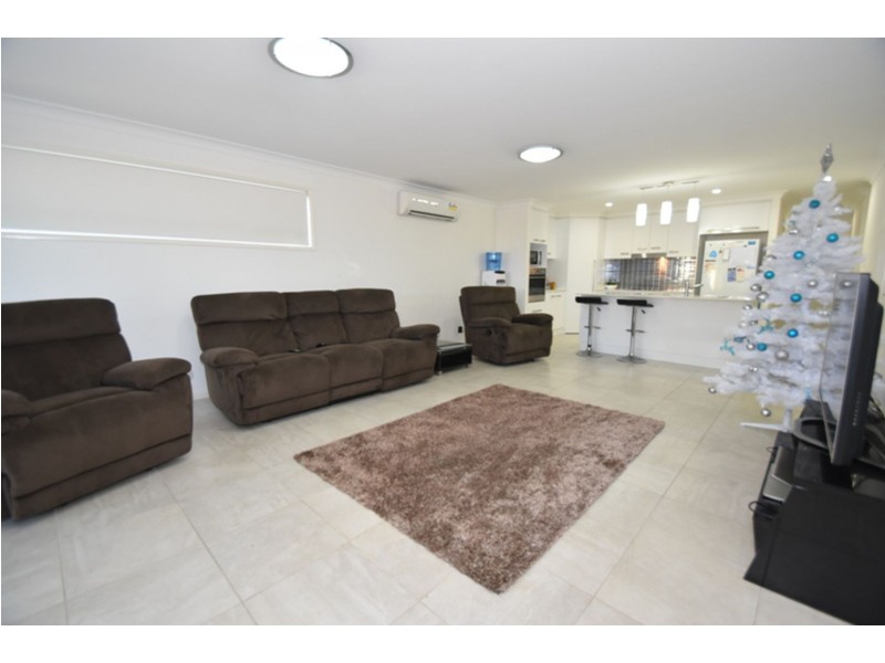5/8 Lovejoy Court, Kearneys Spring QLD 4350
