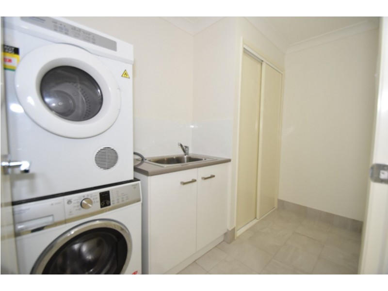 5/8 Lovejoy Court, Kearneys Spring QLD 4350
