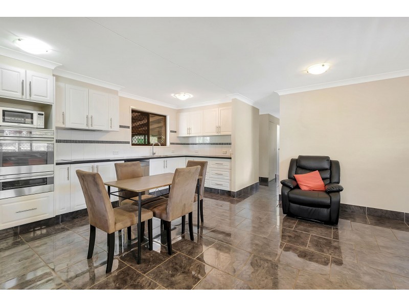 18 Balfour Street, Wyreema QLD 4352