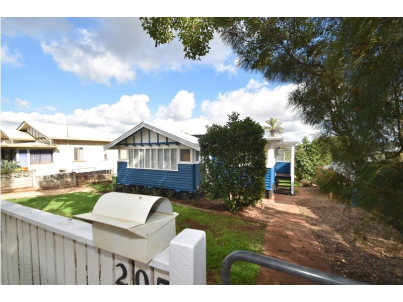 205 Ruthven Street, North Toowoomba QLD 4350