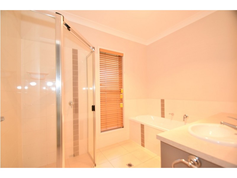 1 Prime Minister Drive, Middle Ridge QLD 4350