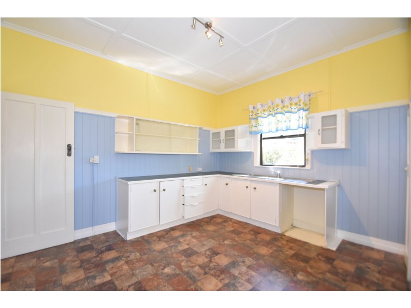 11 Jenkins Street, Newtown QLD 4350