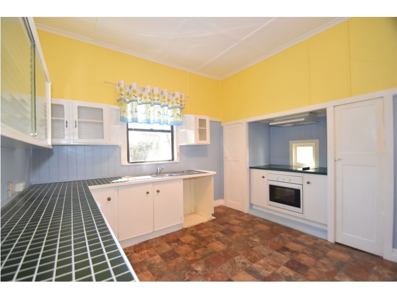 11 Jenkins Street, Newtown QLD 4350