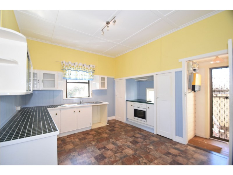 11 Jenkins Street, Newtown QLD 4350