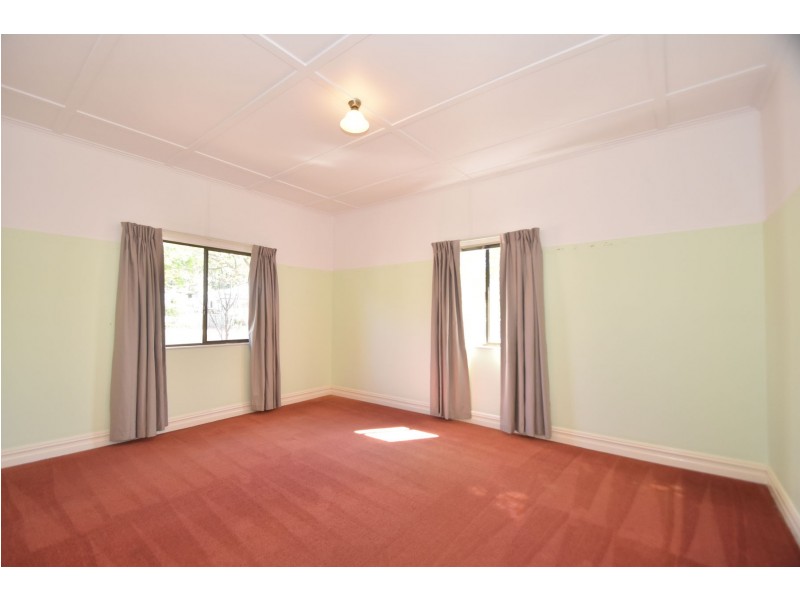 11 Jenkins Street, Newtown QLD 4350